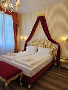 Arredamento suite hotel Antico Monastero a Toscolano Maderno a Brescia