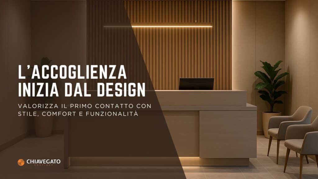 Reception su misura in legno chiaro con design moderno ed elegante, arredo personalizzato per hotel