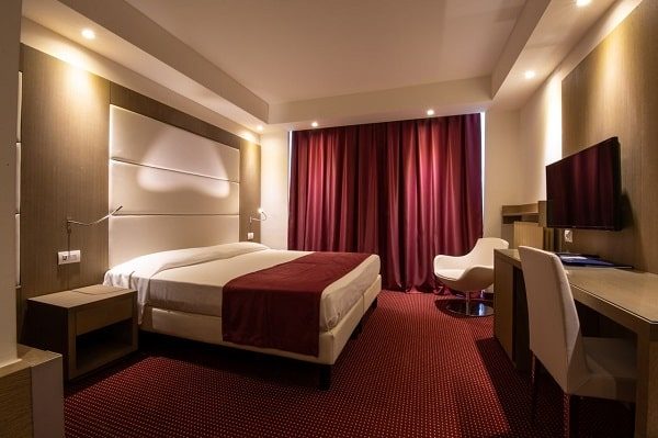 Arredamento camere hotel e alberghi. Trattiamo arredo camera per hotel. Chiavegato contract Verona Arredamento camere hotel e alberghi. Trattiamo arredo camera per hotel. Chiavegato contract Verona