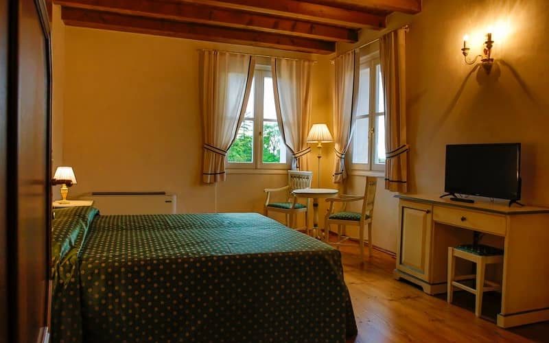 Arredo completo per camere d'albergo per strutture ricettive a Brescia