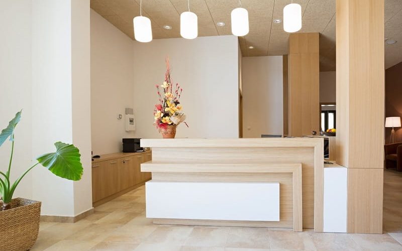 Mobili in legno su misura per la tua hall o reception