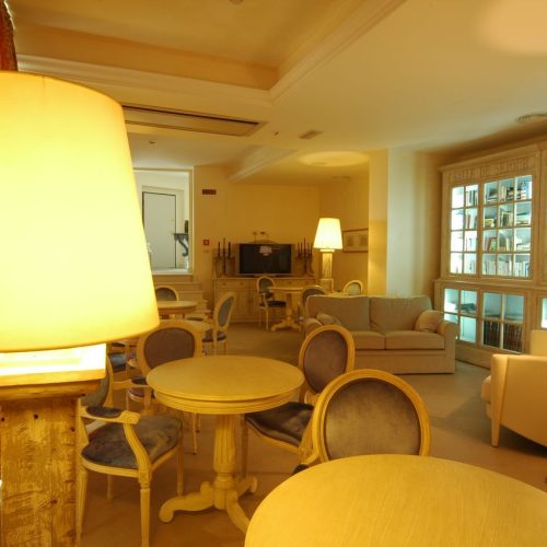 Contract Hall spazi comuni. Realizzazione arredamenti su misura hotel. Chiavegato Contract Verona