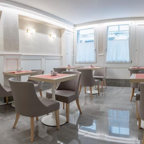 Contract Hall spazi comuni. Realizzazione arredamenti su misura hotel. Chiavegato Contract Verona