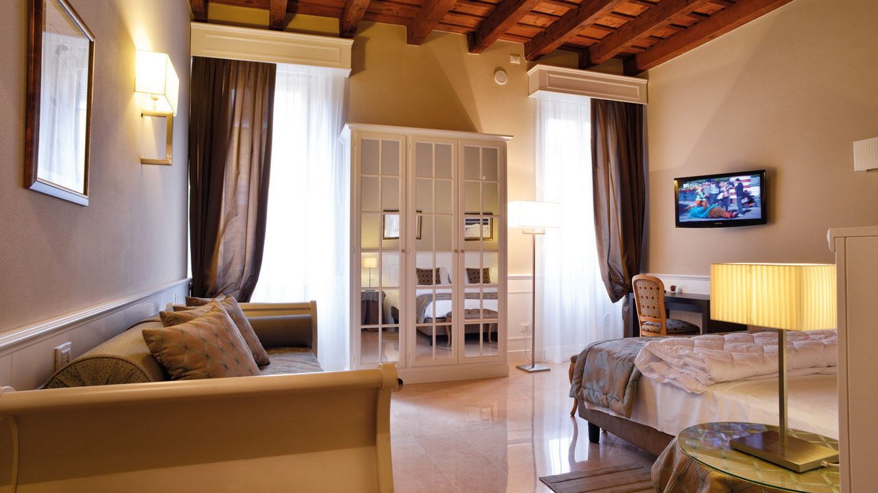 Contract B&B Opera Prima di Verona. Arredamento realizzato su misura da Chiavgato Contract