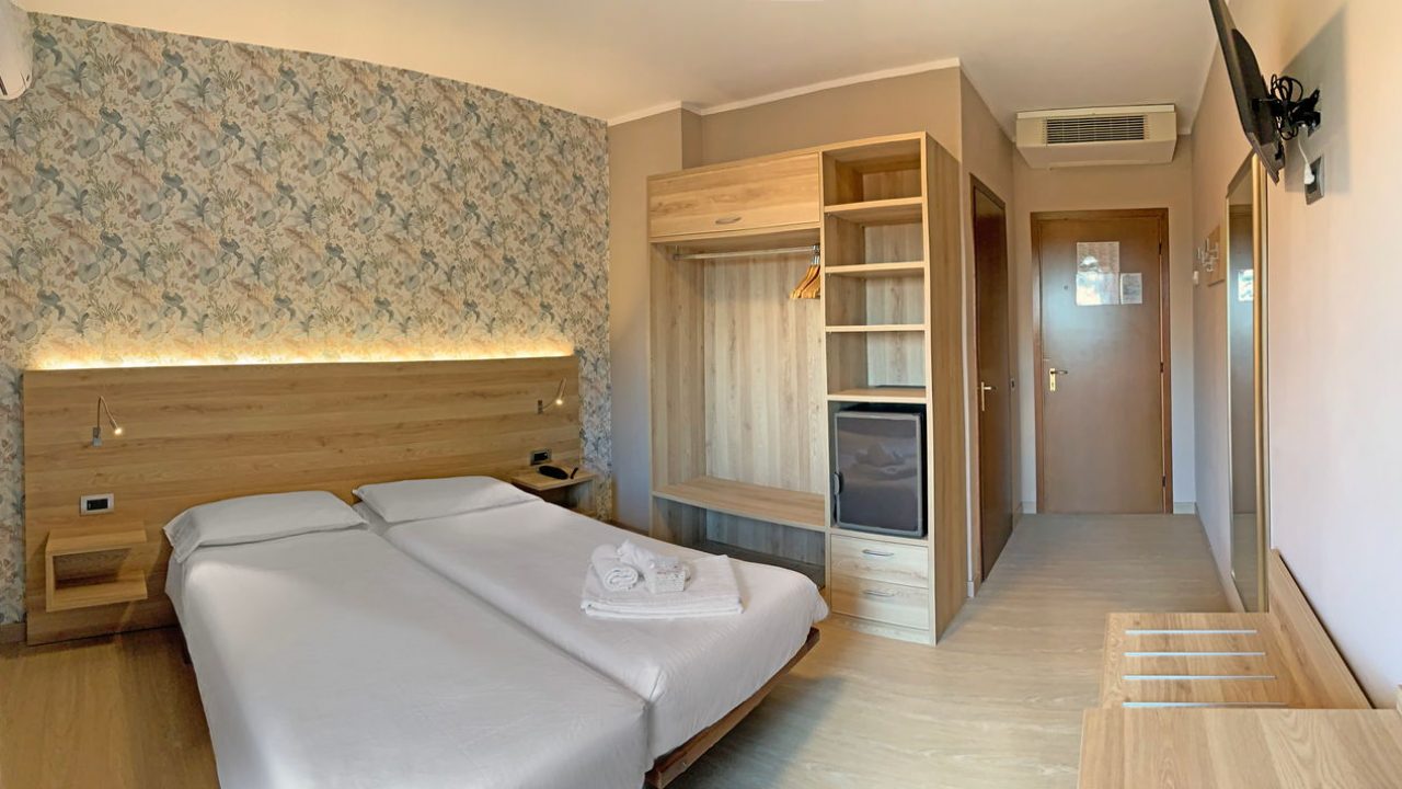 Contract Hotel Alessandra a Garda Verona. Arredamento realizzato su misura da Chiavgato Contract