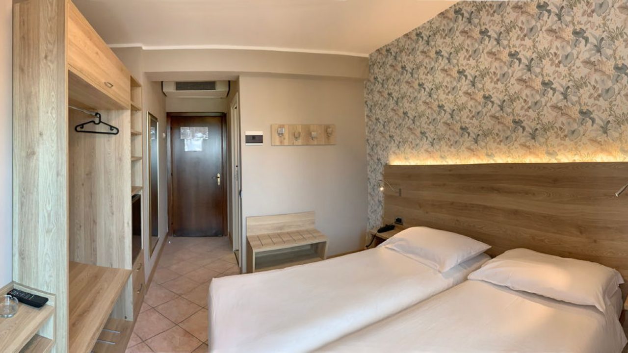 Contract Hotel Alessandra a Garda Verona. Arredamento realizzato su misura da Chiavgato Contract